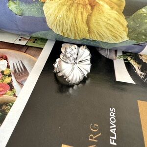 925 Sterling Silver& 14K Gold Plated Hibiscus 🌺 Floral with Cubic Zirconia Ring.